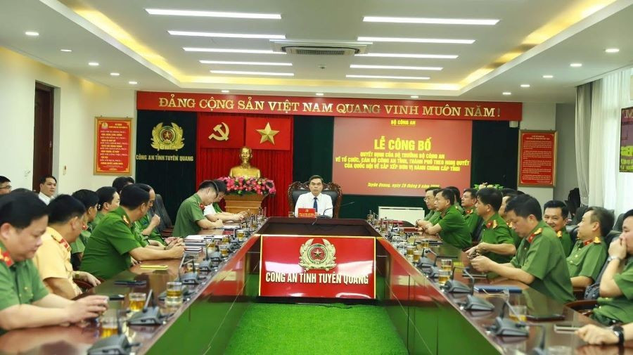 Ông Ma Thế Hồng, Phó Bí thư Tỉnh ủy Tuyên Quang chủ trì tại điểm cầu Công an tỉnh Tuyên Quang (Ảnh: Công an tỉnh Hà Giang).