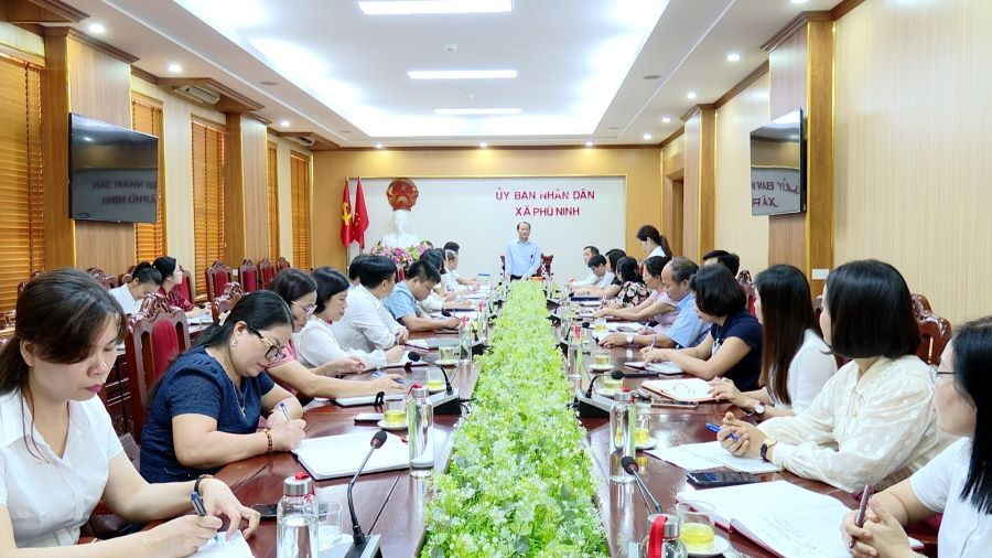 Ông Nguyễn Phú Sơn - Phó Giám đốc Sở GD&ĐT tỉnh Phú Thọ phát biểu tại buổi làm việc.