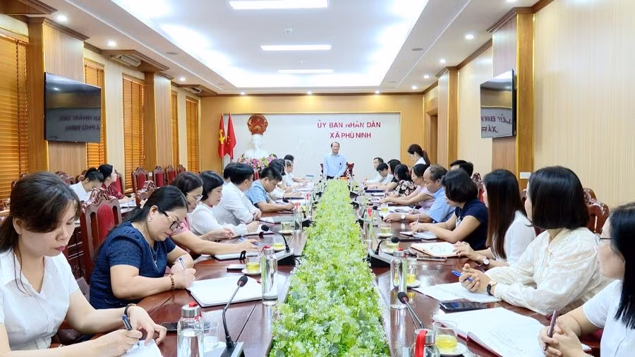 Ông Nguyễn Phú Sơn - Phó Giám đốc Sở GD&ĐT tỉnh Phú Thọ phát biểu tại buổi làm việc.