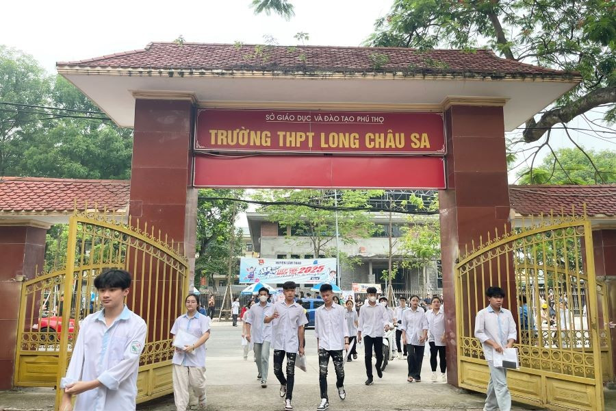 Điểm thi Trường THPT Long Châu Sa (huyện Lâm Thao) có 595 thí sinh đăng ký dự thi với 25 phòng thi. z6742628401985-cf295dca619ea4a69ce9978d518a5403.jpg