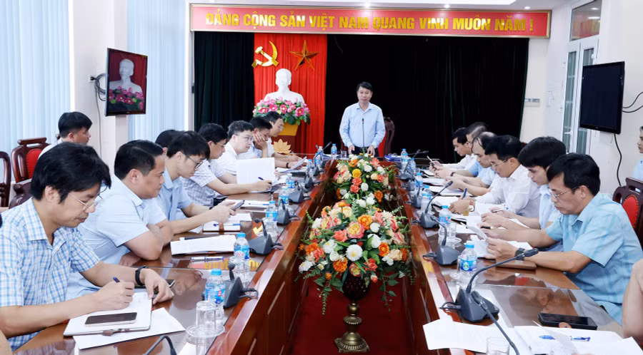 Ông Nguyễn Khắc Hiếu, Phó Chủ tịch UBND tỉnh Phú Thọ phát biểu tại buổi làm việc