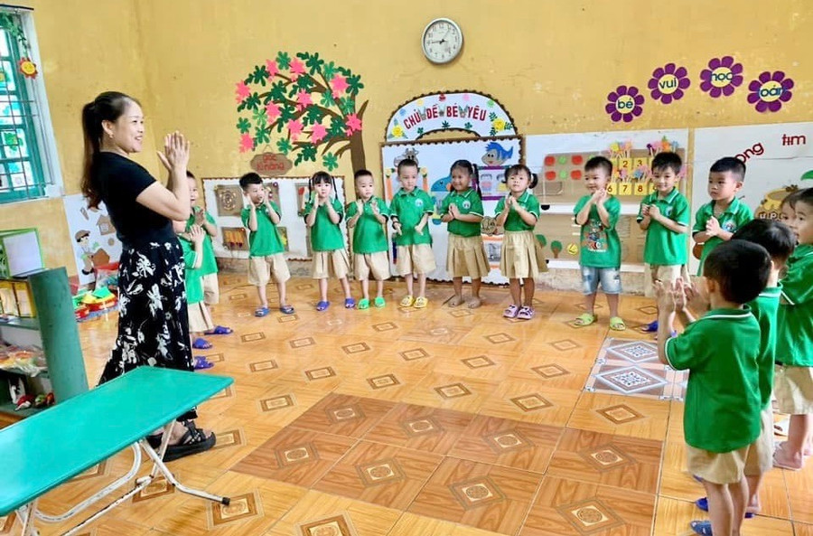 Giờ học của cô và bé trường Mầm non Võ Lao.