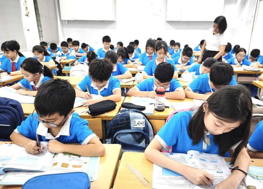 Cô Huyền luôn đổi mới phương pháp dạy học. z7161843776442-55a1534185055b2121c5bcd920ff8b47.jpg