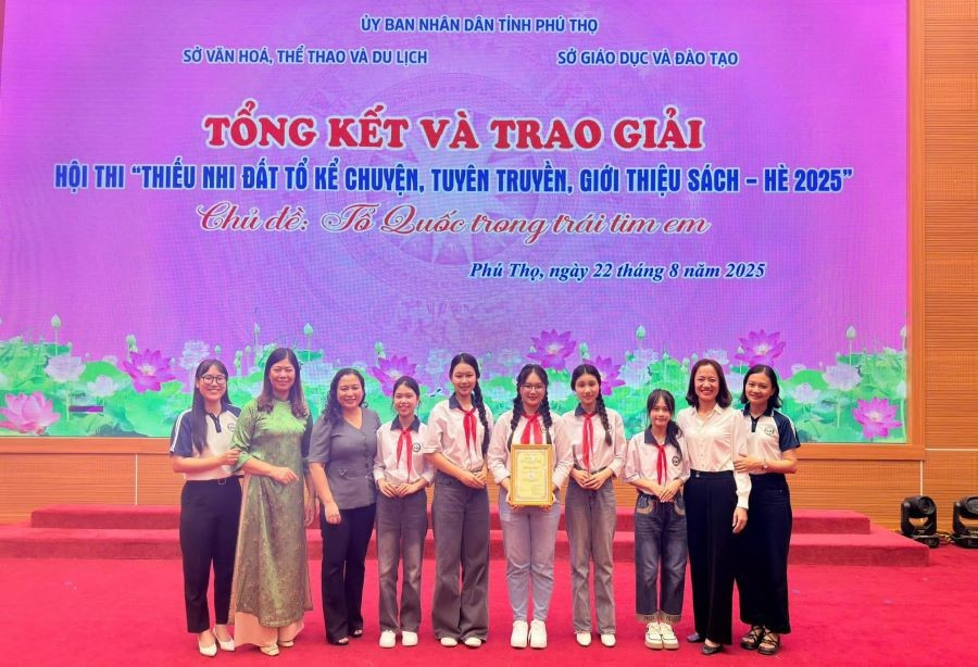 Đội thi trường THCS Vũ Duệ (xã Lâm Thao) đoạt giải Nhất hội thi. 2.jpg