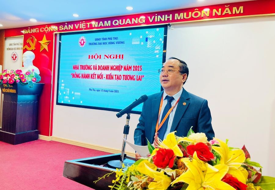 Ông Đỗ Khắc Thanh - Hiệu trưởng Trường Đại học Hùng Vương phát biểu.