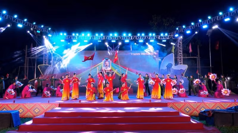 Hưởng ứng Năm du lịch tỉnh Tuyên Quang năm 2025, huyện Lâm Bình tổ chức nhiều hoạt động văn hóa, thể thao. Theo đó, huyện Lâm Bình tổ chức thành công liên hoan dân vũ năm 2025. 8.jpg