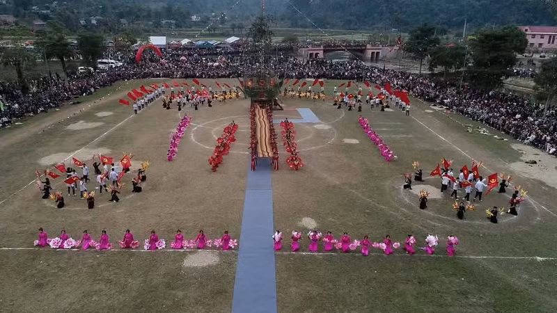 Lễ hội Lồng Tông, Ngày hội Văn hoá các dân tộc huyện Lâm Bình năm 2025 thu hút hàng nghìn du khách tham gia. 477097073-1180556790744449-1896756705856673385-n.jpg