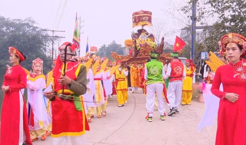 Phần lễ được tổ chức trang trọng gồm các nghi lễ: Lễ rước nước, lễ mộc dục, lễ cáo yết, lễ rước kiệu, lễ dâng hương và tế thần. 12-26.jpg