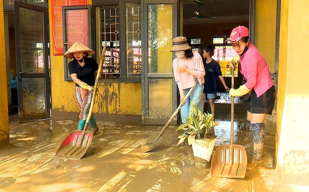 Đồng hành ý nghĩa với sinh viên vùng lũ