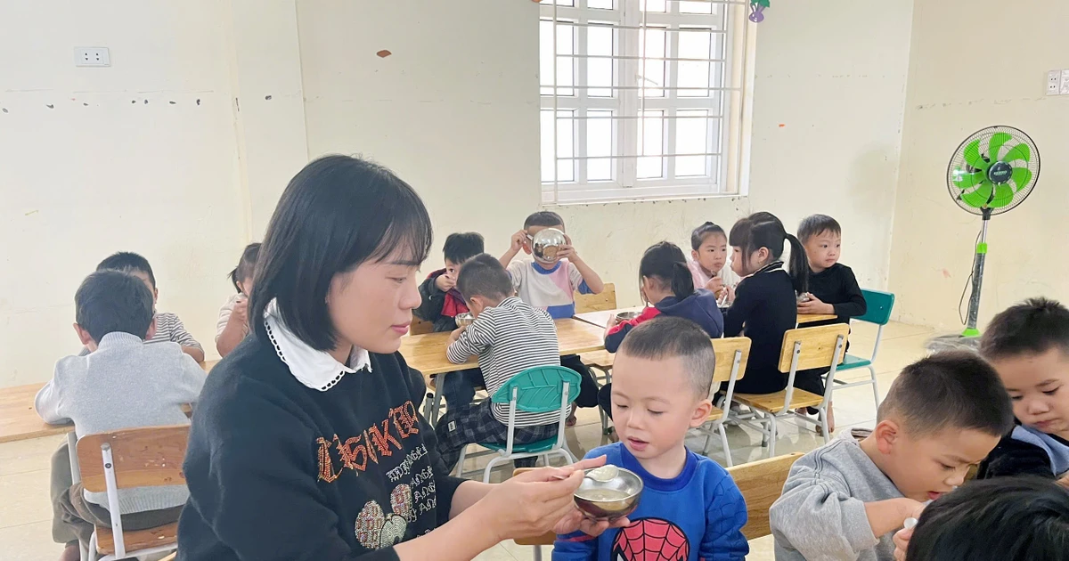 Dấu chân không mỏi của nữ Hiệu trưởng nơi vùng biên Thanh Hoá