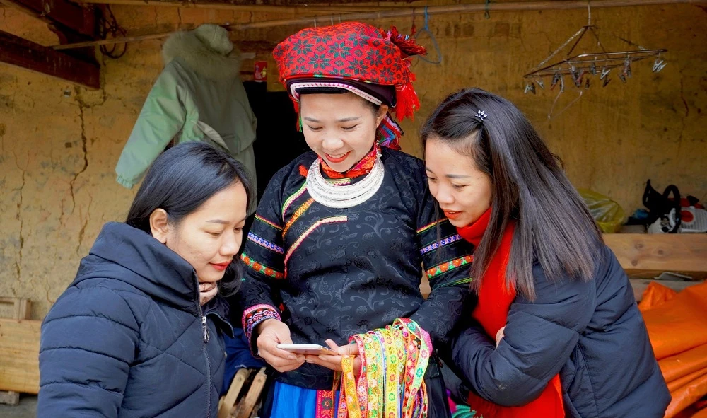 Phụ huynh dạy Tiếng Việt cho con em ở nước ngoài