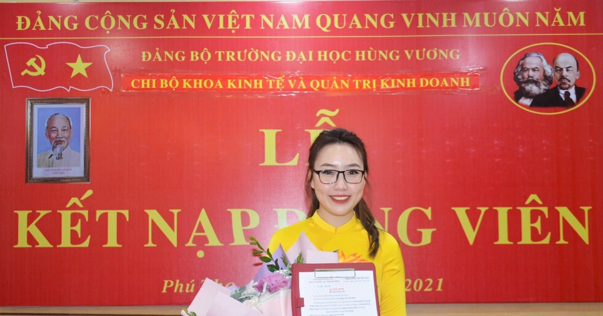 Nữ sinh Phú Thọ nhận giải thưởng Sao tháng Giêng năm 2021