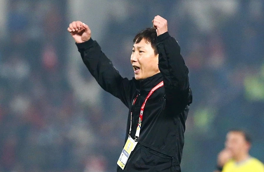 HLV Kim Sang-sik đón tin vui trước trận đại chiến Man United |
