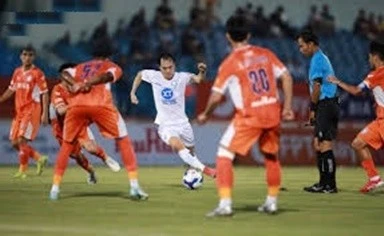 Thép xanh Nam Định gây thất vọng trước SHB Đà Nẵng