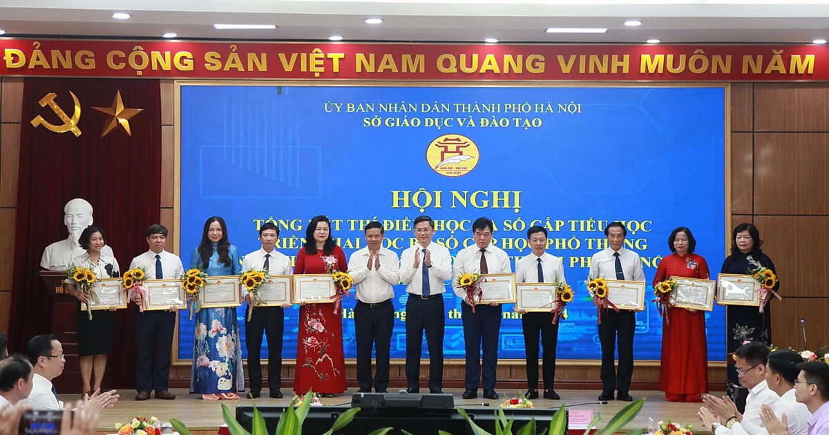 Hà Nội tổng kết thí điểm học bạ số cấp tiểu học