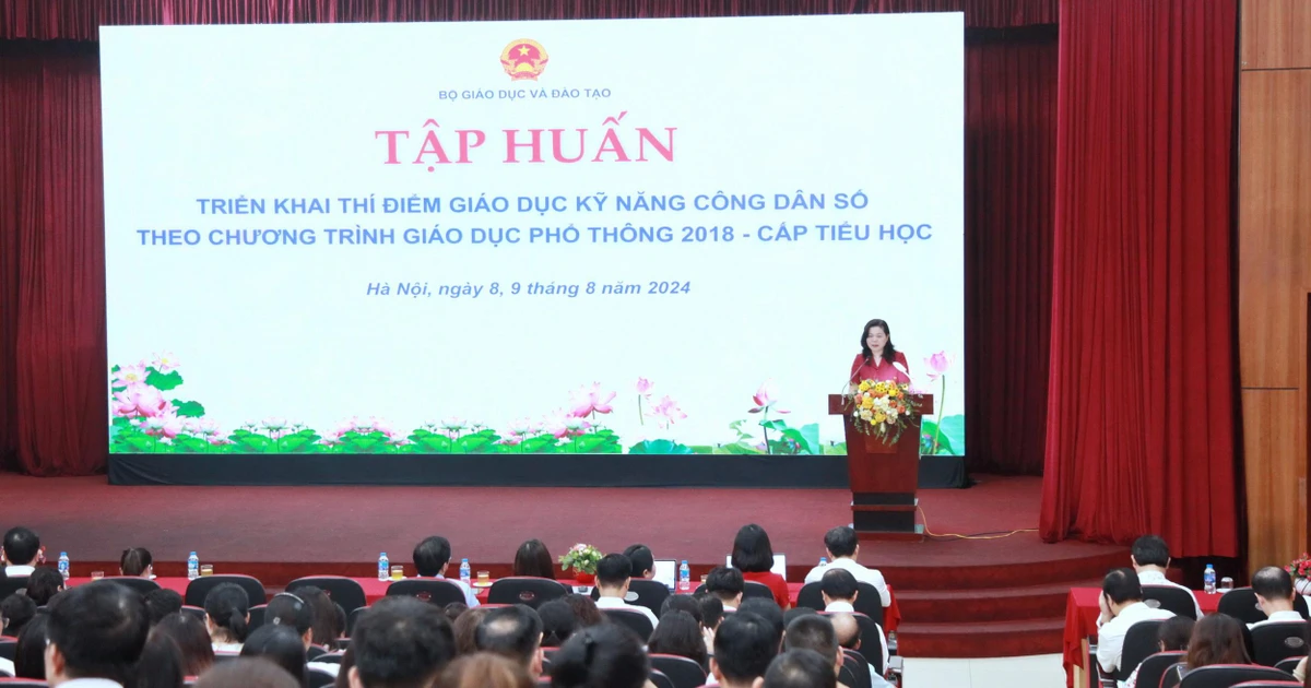 Hà Nội tập huấn giáo dục kỹ năng công dân số cho gần 300 cán bộ, giáo viên