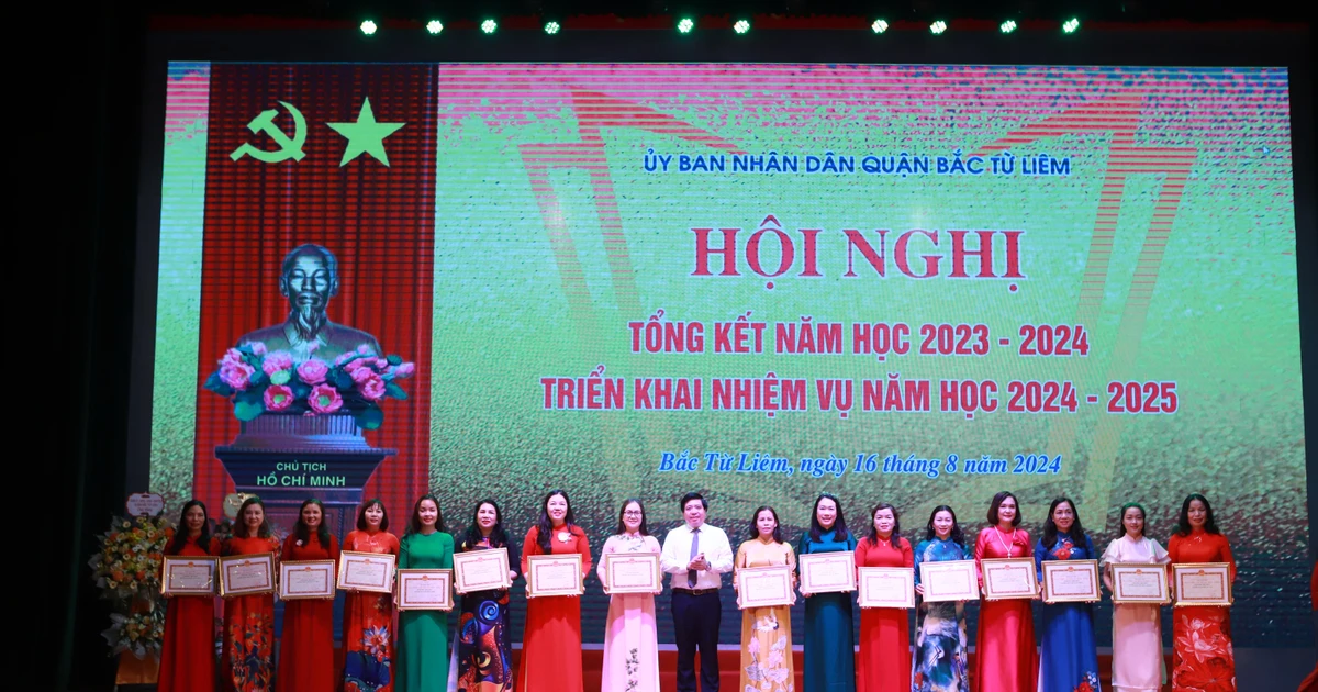 Hà Nội: Quận Bắc Từ Liêm dành hơn 2,8 tỷ đồng khen thưởng giáo viên tiêu biểu