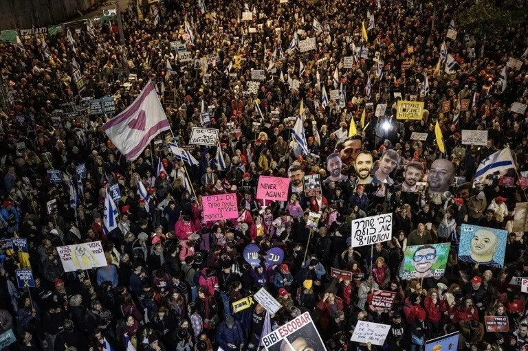 Israel ném bom Lebanon, hàng ngàn người xuống đường ở Tel Aviv