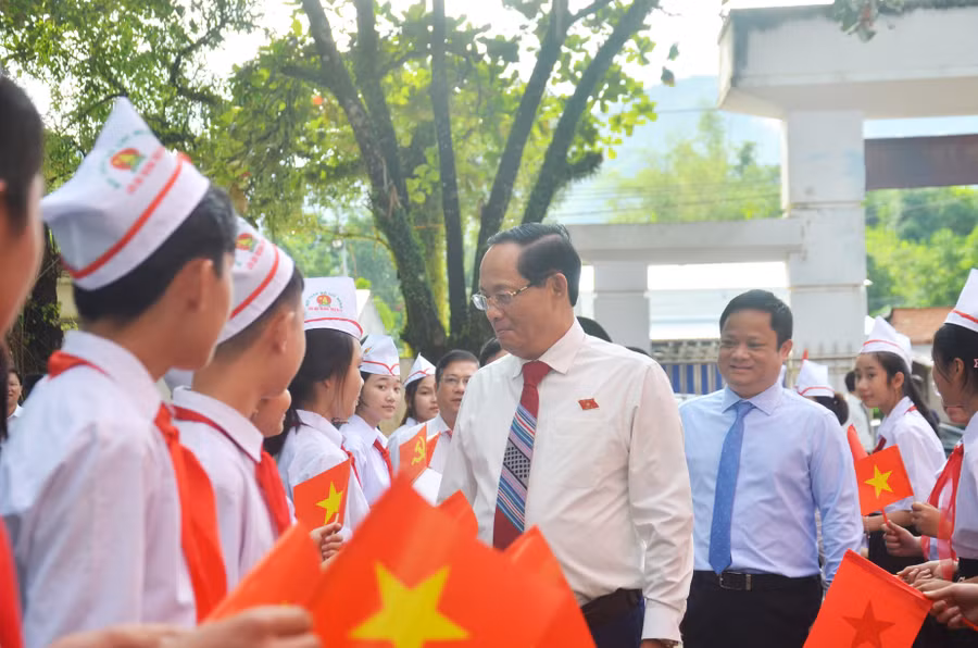 Phó Chủ tịch Quốc hội Trần Quang Phương dự Lễ Khai giảng năm học mới.