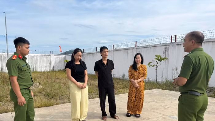 Các đối tượng trong đường dây cho vay nặng lãi bị khởi tố. 