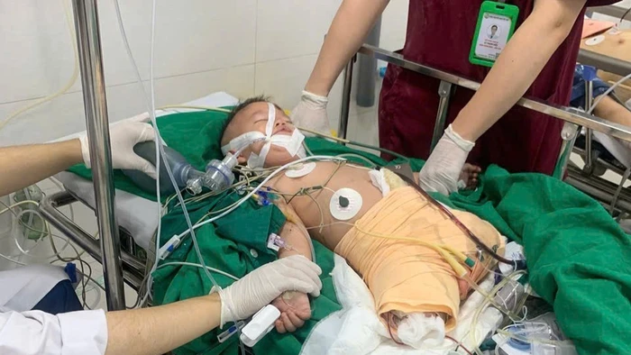 Tai nạn kinh hoàng đã cướp mất đôi chân khi vừa mới 2 tuổi.