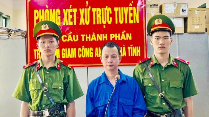Trần Văn Huy tại phòng xét xử.