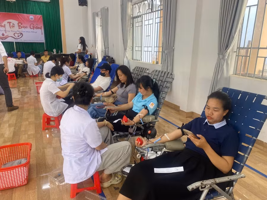 a4-chuong-trinh-giot-mau-hong-gop-phan-lan-toa-tinh-than-nhan-ai-trong-nganh-giao-duc-dak-lak.jpg
