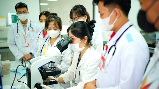 Sinh viên BMU được chú trọng đào tạo gắn liền với thực hành.