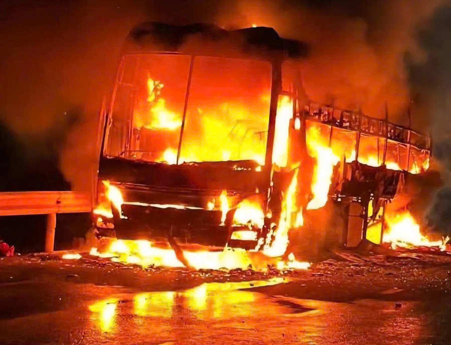 Cháy xe khách tại địa phận Đắk Lắk.