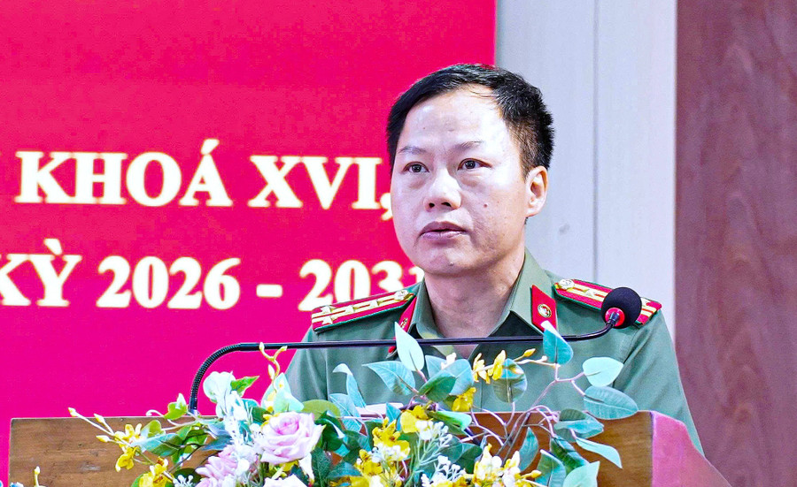 Ông Đỗ Khắc Hưởng báo cáo Chương trình hành động của ứng cử viên đại biểu Quốc hội khóa XVI. (Ảnh: daklak.gov.vn) 