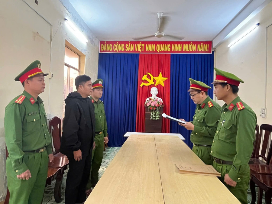 Cơ quan chức năng thực hiện các quyết định tố tụng đối với Đăng. (Ảnh: NK)