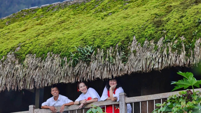 Những mái nhà rêu đặc trưng tại xã Thanh Thủy.