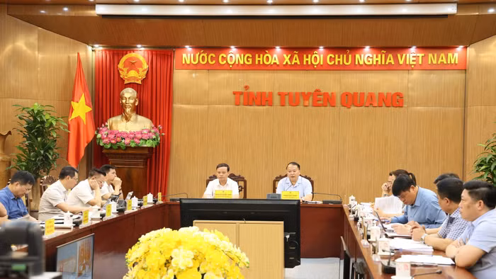Tuyên Quang họp bàn tháo gỡ các dự án, công trình vốn ngân sách Nhà nước còn tồn đọng. (Ảnh: CTTTQ)