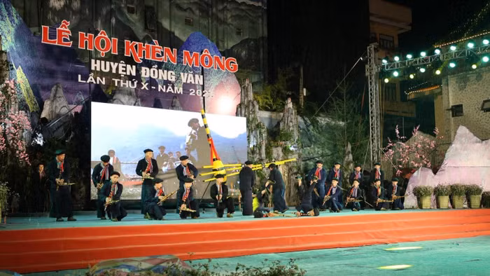 Lễ hội khèn H'Mông góp phần gìn giữ nét đẹp văn hóa bản địa.