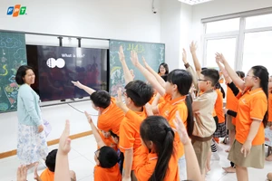 Phụ huynh với tiết dạy kĩ năng tự lập.