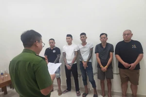 5 người bị bắt giữ để điều tra về hành vi bắt giữ người trái pháp luật. (Ảnh: CACC)