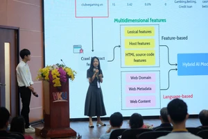 Sinh viên Trường VKU trình bày phần dự thi của mình.