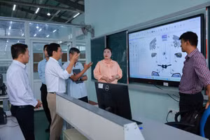 Lãnh đạo Ban Giám hiệu Trường Cao đẳng Quảng Nam tham quan Trường Cao đẳng Cộng đồng Đắk Nông.