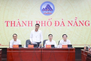 Ông Lê Ngọc Quang - Bí thư Thành ủy Đà Nẵng phát biểu chỉ đạo tại buổi họp về công tác khắc phục hậu quả thiên tai và ứng phó với bão số 13.