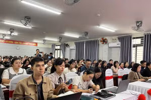 Hơn 120 cán bộ quản lý và giáo viên các trường mầm non, tiểu học và THCS công lập phường Thanh Khê tập huấn Ứng dụng Trí tuệ nhân tạo (AI).