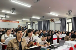 Hơn 120 cán bộ quản lý và giáo viên các trường mầm non, tiểu học và THCS công lập phường Thanh Khê tập huấn Ứng dụng Trí tuệ nhân tạo (AI).