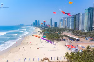 Bãi biển Đà Nẵng với các chương trình sôi động trong dịp hè. (Ảnh: Cổng TTĐT Đà Nẵng)