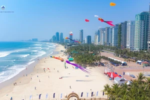 Bãi biển Đà Nẵng với các chương trình sôi động trong dịp hè. (Ảnh: Cổng TTĐT Đà Nẵng)