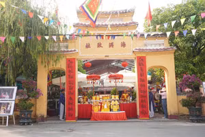 Nghi thức cúng tại Đình làng Hải Châu.