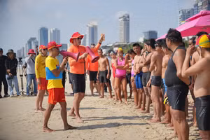 Các hoạt động sôi nổi trong mùa du lịch biển Đà Nẵng. 