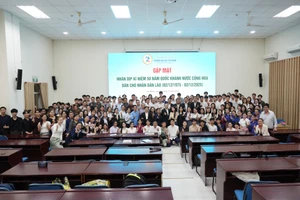 Trường Đại học Sư phạm (Đại học Đà Nẵng) tổ chức buổi gặp mặt dành cho lưu học sinh Lào.