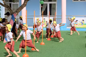 Trẻ mầm non tham gia các hoạt động tại trường. Ảnh tư liệu.