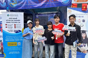 Trường Trung cấp Bách khoa Toàn Cầu tư vấn hướng nghiệp cho học sinh.