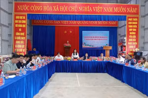 Đoàn công tác của Sở GD&ĐT TP Đà Nẵng làm việc với UBND xã Trà Vân. 