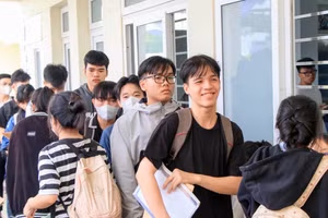 Tân sinh viên khi làm thủ tục nhập học Trường VKU vào ngày 4/9.